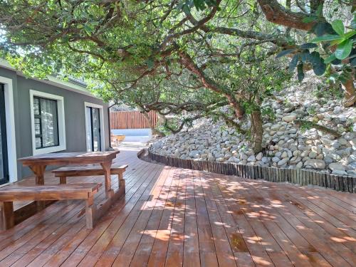 Paradise Beach House | Beach House Paradise: Family-Friendly with Guest Rated 9.8