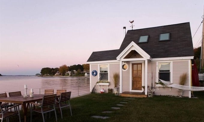 Peaks Island Cottage | Beach House Cottage: Amazing Ocean Views & Pet Friendly!