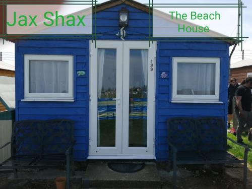 Warden Ski Chalet | Family-Friendly Beach Hut Retreat in Leysdown on Sea