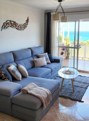 Carihuela Apartment | Beach Oasis Torremolinos: 10/10 Poolside Family Retreat