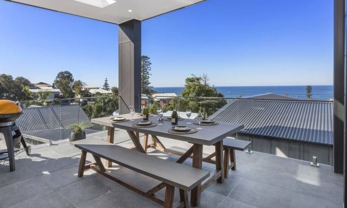 Coledale House | Beachside Retreat: The Beach Pad, Steps from Coledale Beach