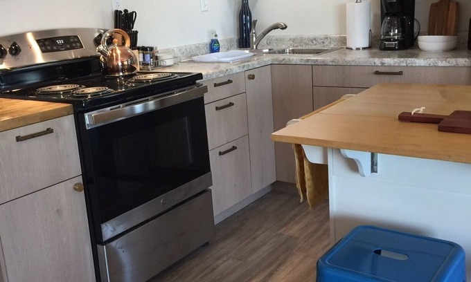 Lake Linden House | Discover The Beachcomber at Dockside Resort: Family-Friendly Retreat