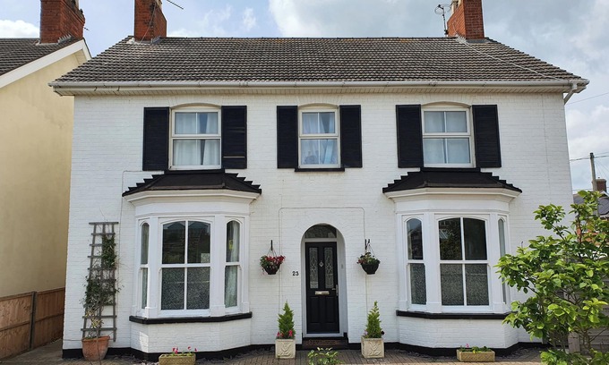 Sutton-on-Sea Cottage | THE BEACHES, 23 TRUSTHORPE ROAD, pet friendly in Sutton-On-Sea