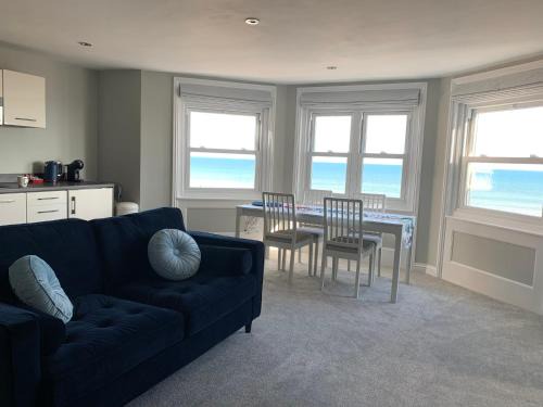 Worthing Apartment | Beachfront Lookout: Ocean View Retreat with Top Guest Ratings