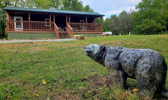 Langsville Cabin | Bear Den Cabin: Cozy Retreat with Scenic Pond Views