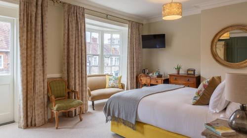 Wareham Hotel | Discover The Bear Hotel: Pet-Friendly with Breakfast Included