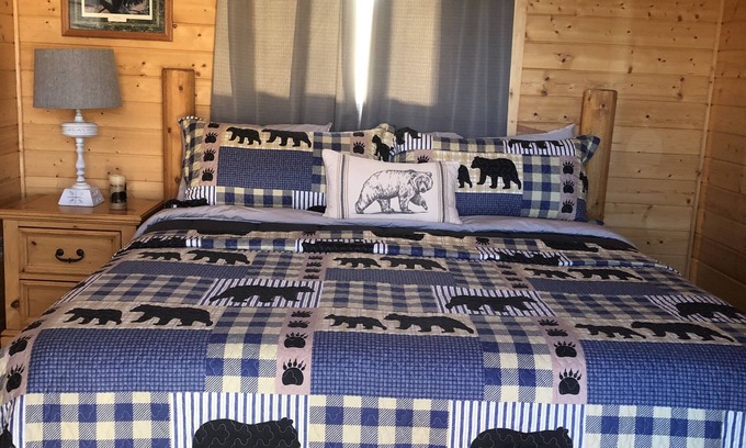 Clark Cabin | Inviting One Bedroom Cabins at Rocky Mountain Foothills
