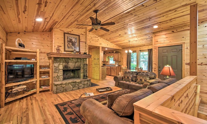Helen Cabin | Experience 'The Bear Paw' at Sautee Mountain Retreat