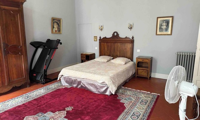 Bastide Saint-Louis Apartment | Explore Family-Friendly Comfort at The Bearded Suite