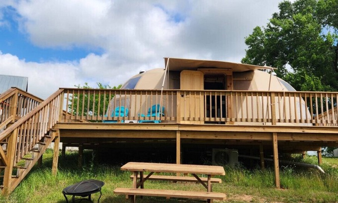 Bastrop House | Discover The Beautiful Gate - Top Rated Stay in Bastrop