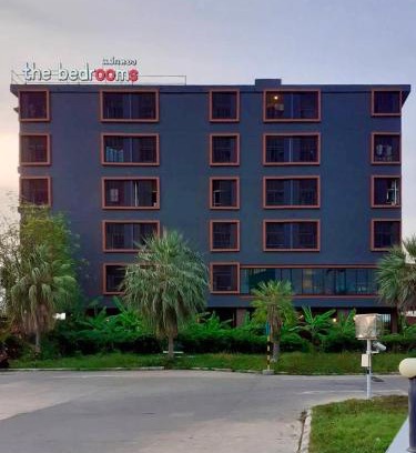 Samut Songkhram Hotel | Budget-Friendly The Bedrooms Maeklong & Services Apartment