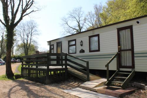West Buckland Apartment | Discover The Beeches Static Caravan: Pet & Child Friendly Retreat