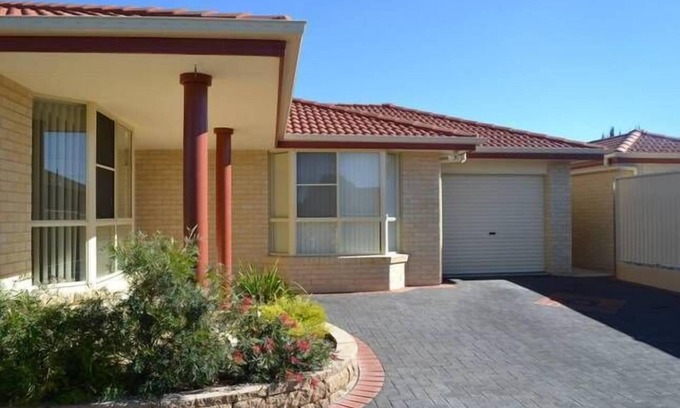 South Tamworth House | Bell House: Guest Rated 9.6 with Free WiFi & Open Living