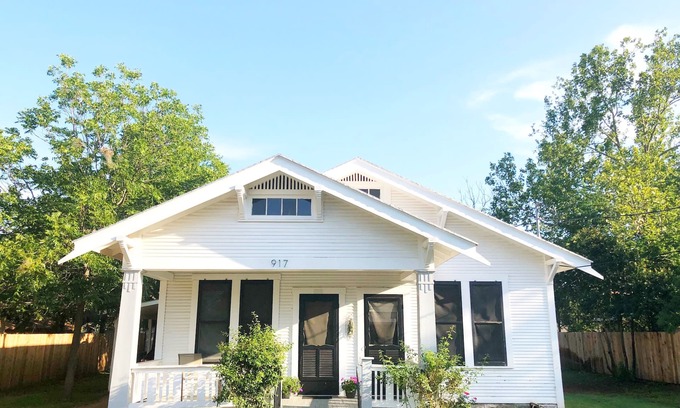 Fredericksburg House | Guest Rated 10/10: Modern Bungalow Near Main Street