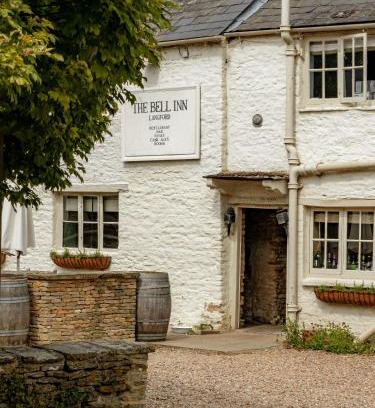 Lechlade Hotel | Explore The Bell Inn: 4-Star Stay with Pet-Friendly Perks