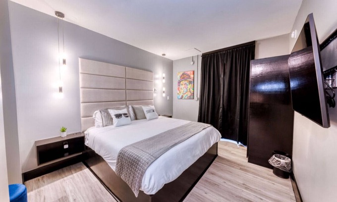 Biloxi Hotel | Experience Oceanfront Bliss at The Bella's Swing & Sway Suite