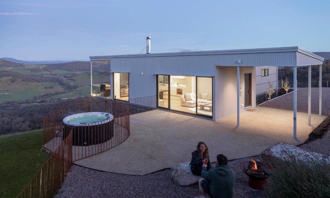 Myrrhee House | Guest Rated 10/10: The Bella Vista by Mt Bellevue