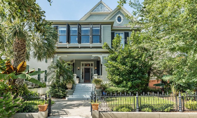 Galveston House | Coastal Escape: The Belle of Ball Street Near Galveston Beach