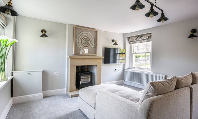 Bakewell Cottage | Pet-Friendly The Belle: Characterful Holiday Cottage in Bakewell