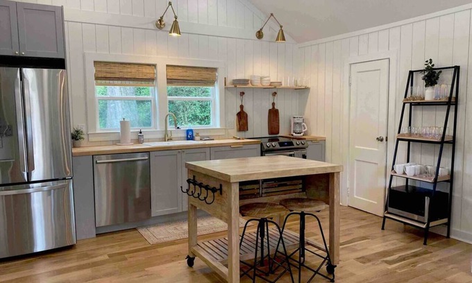 Belmont Cottage | Belmont Cottage: Guest Rated 10/10 with Family-Friendly Perks