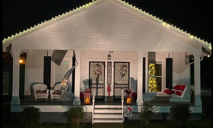 Belmont House | The Belmont Cottage is a 100 year old charmer located near Town Square
