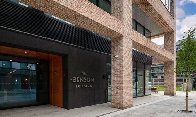 Grand Canal Dock Apartment | Oceanfront Comfort at The Benson Two in Dublin