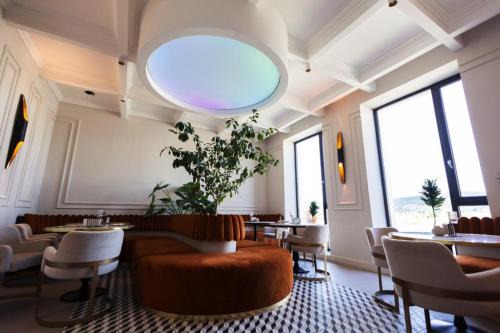 Ocna Mures Hotel | Family-Friendly Stay at The Berg's 08 with Onsite Dining