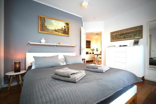 Niederschoenhausen Apartment | Berlin Getaway: Elegant Stay in Historic Diplomatic Quarter