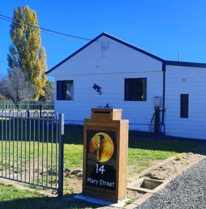 Berridale Apartment | Discover The Berri Bubble Lodge: 4-Star Family Retreat