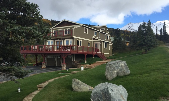 Bear Valley House | Unforgettable Alaskan Retreat for Families and Groups