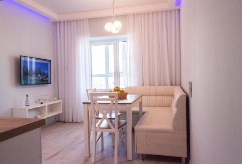 Solomjanskyj Apartment | Discover The Best Apartment in Kiev Blue with Pool Access