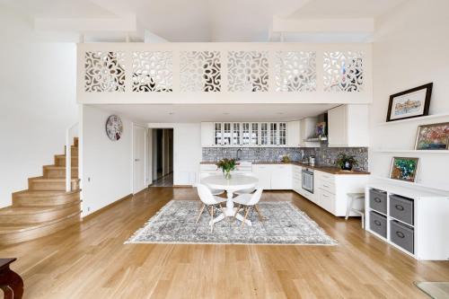 Trakai Apartment | Explore Trakai: Premier Oceanfront Apartment Retreat!