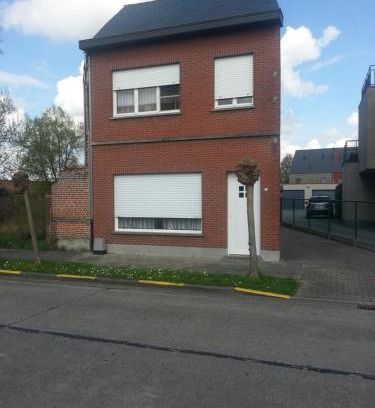 Breendonk House | Explore Belgium's Best-Known Village with Pool & Pet-Friendly Amenities
