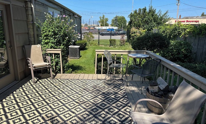 Wooded Estates House | Inviting Bungalow Near Notre Dame with Family-Friendly Amenities