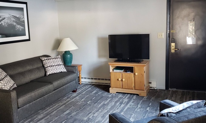 North Conway Condo | Experience the Best of Both Worlds at Our Pet-Friendly Hotel