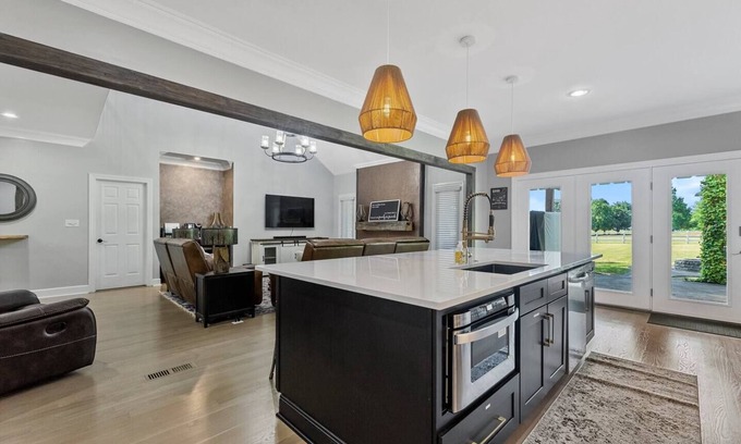 Bowling Green House | Top-Rated Rental House in Bowling Green with Spa & Hot Tub