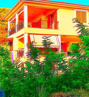 Zakharo Apartment | Unforgettable Views with Family-Friendly Amenities