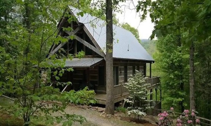 Waynesville Cabin | Discover The Bethel House at Hawthorn Haven - Top-Rated Getaway