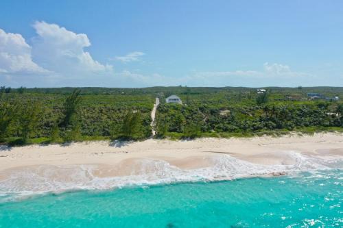North Palmetto Point House | Discover The Better Life & Cottage Home with Pool and Breakfast