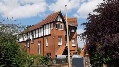 Sheringham Apartment | Discover The Beverley Suite: Family-Friendly with Dining