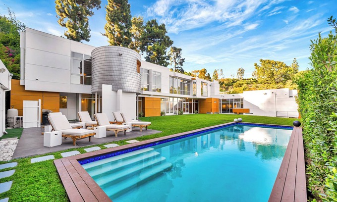 Beverly Hills House | The Beverly Luxe Retreat