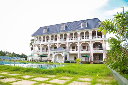 Bhimunipatnam Hotel | Discover The Bheemili House: Family-Friendly with Pool Access