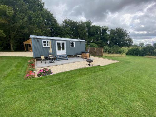 Burford Apartment | Explore The Bibury: Westwell Downs Huts with Hot Tub