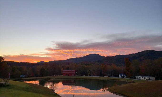 Ashley Oaks House | The Big Red Barn Unit #4-Direct Access-150 yards to G-23