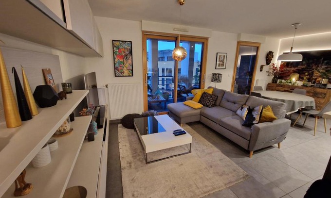 Croix Rousse Apartment | Family-Friendly Retreat at The Big Rock Hotel Awaits You