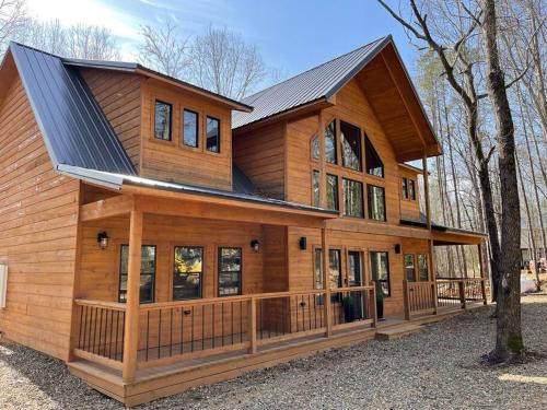 Broken Bow House | Epic Getaway at The Big Tex Cabin - 4-Star Pet Friendly Retreat