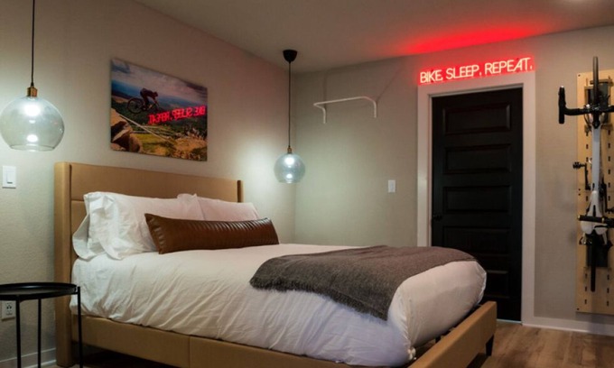 Bentonville Cabin | Experience The Bike Inn #2: Family-Friendly Double Room
