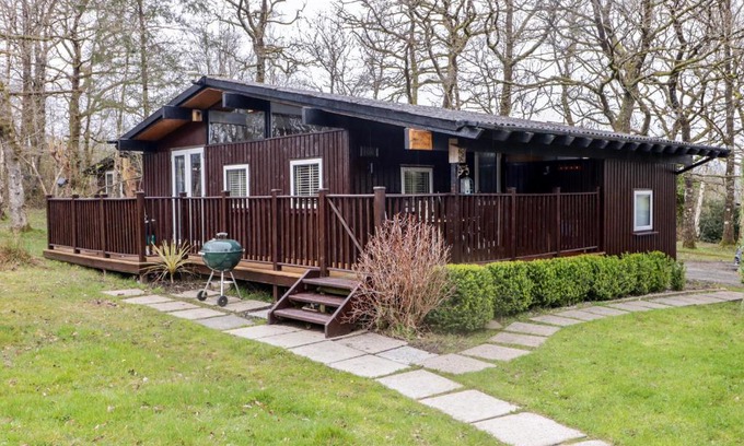 Cenarth House | Exceptional Stay at The Bird House: Pet-Friendly & Pool Access