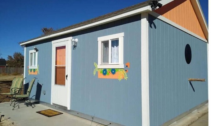 Claude Cottage | Experience The Birdhouse in Texas – A Family-Friendly Retreat!