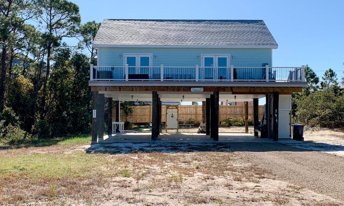 East End House | Experience Comfort at The Birdhouse - Rated 9/10!